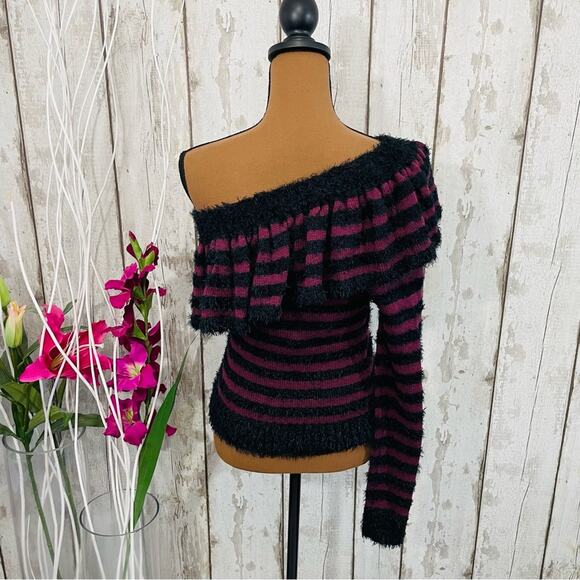 WAYF - NWT Johnie Ruffled Off Shoulder Sweater - Picture 6 of 9